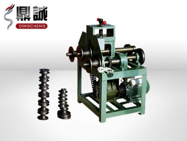 點擊查看詳細信息<br>標題：立式多功能滾動式彎管機 閱讀次數：5392