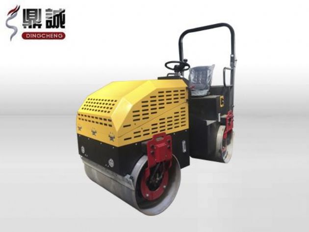 點(diǎn)擊查看詳細(xì)信息<br>標(biāo)題：2.5噸全液壓座駕式振動(dòng)壓路機(jī) 閱讀次數(shù)：15064